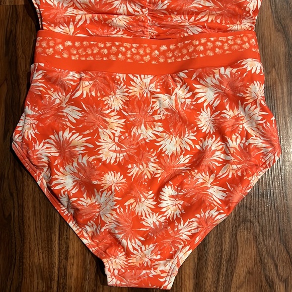 Michael Kors Bandeau Cut Out One Piece - Picture 11 of 15